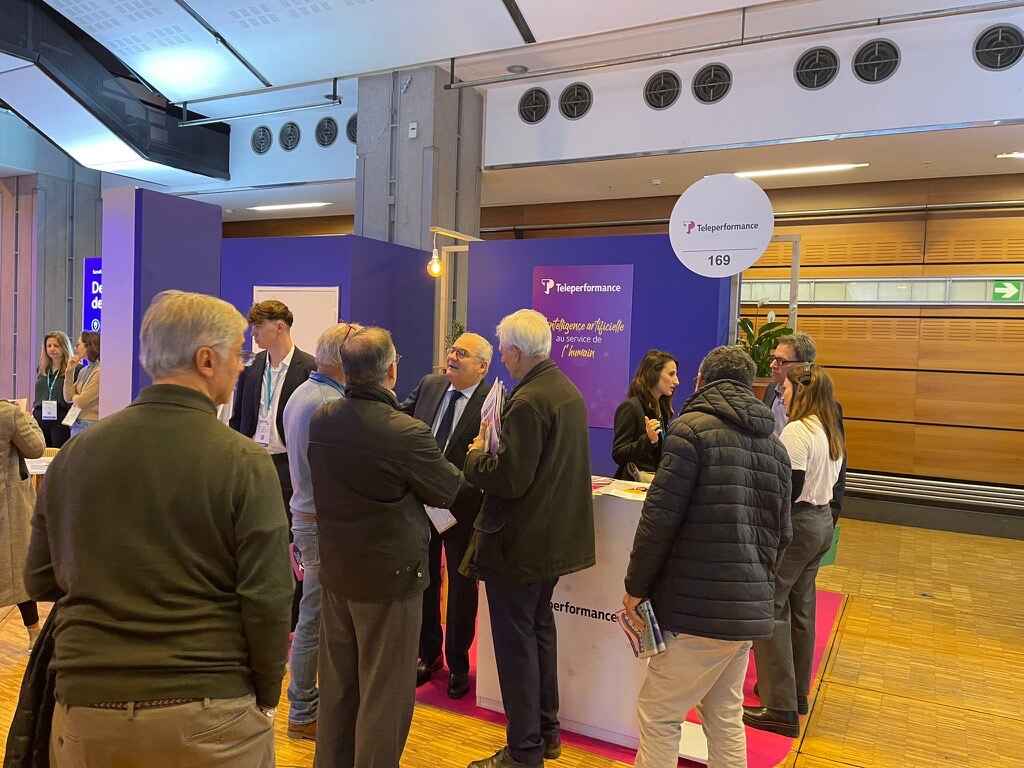 Business conversations during the Investir Day